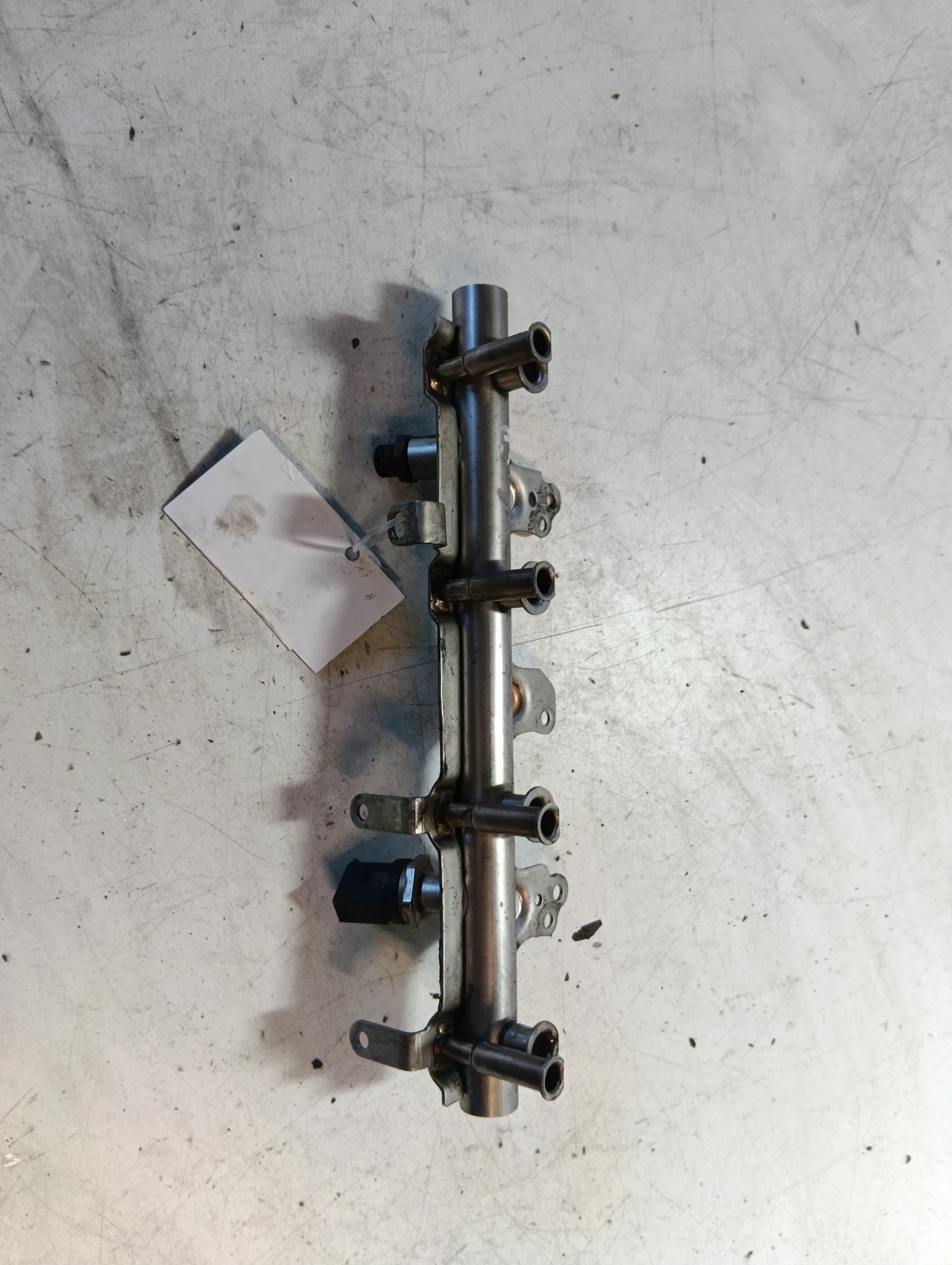 горивна рейка 2.0TFSI 06J133317M 06J906051V Audi A5