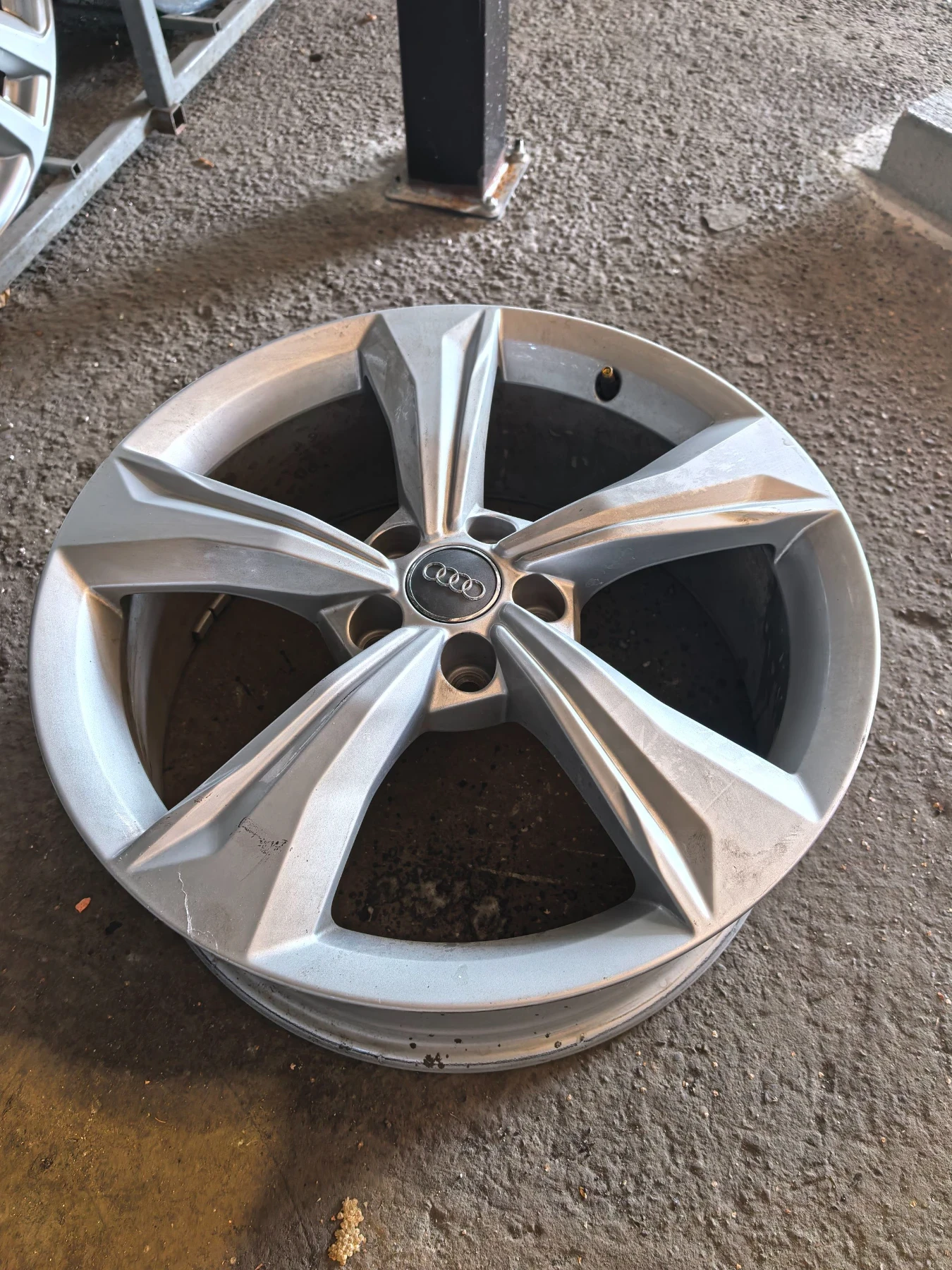 Джанти за Audi, снимка 2 - Гуми и джанти - 55752276
