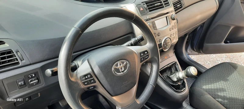 Toyota Verso, снимка 9 - Автомобили и джипове - 47430642