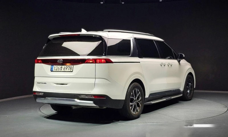 Kia Carnival, снимка 2 - Автомобили и джипове - 51957079