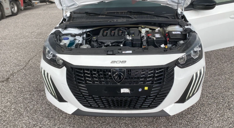 Peugeot 208 1.2 PureTech Style Реално нов!, снимка 6 - Автомобили и джипове - 52966577