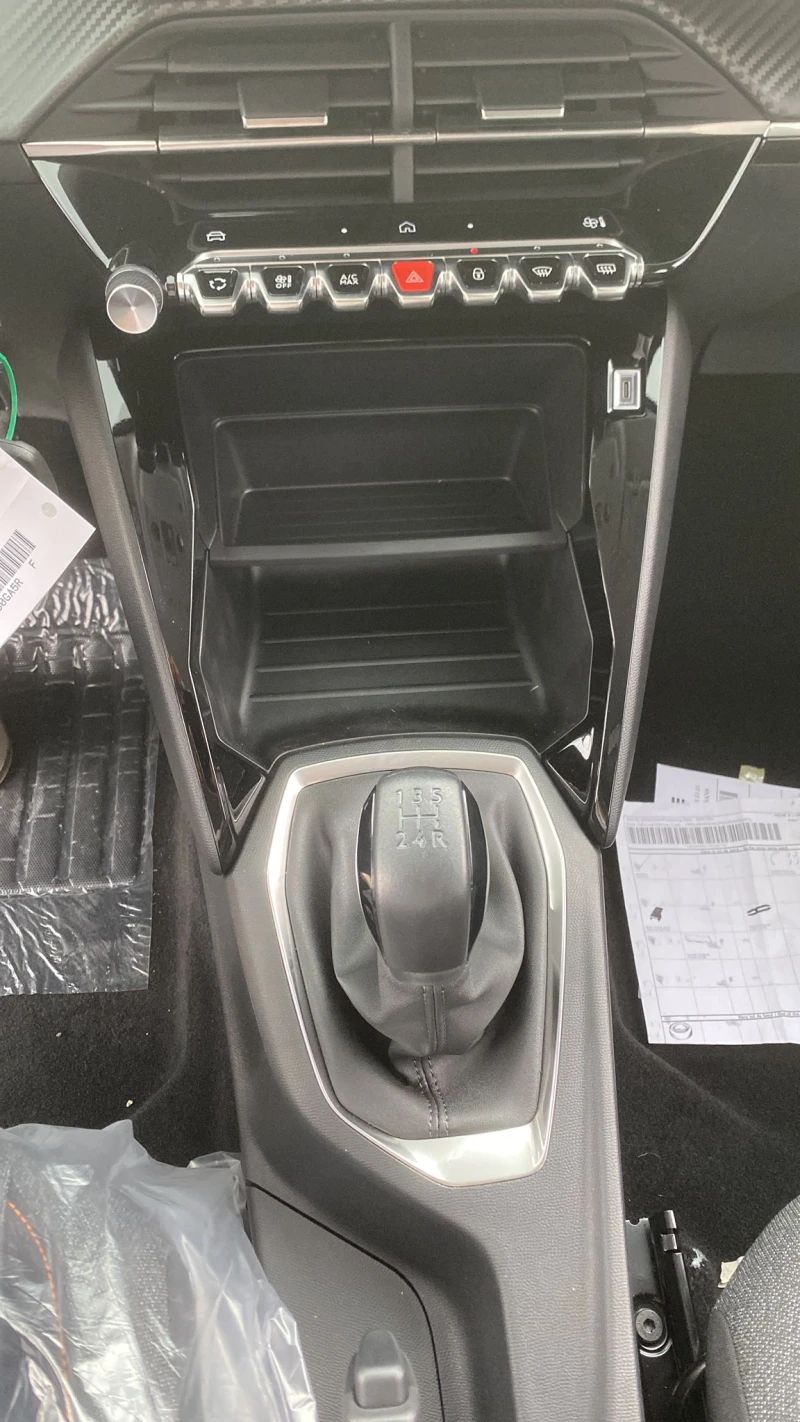 Peugeot 208 1.2 PureTech Style Реално нов!, снимка 8 - Автомобили и джипове - 52966577