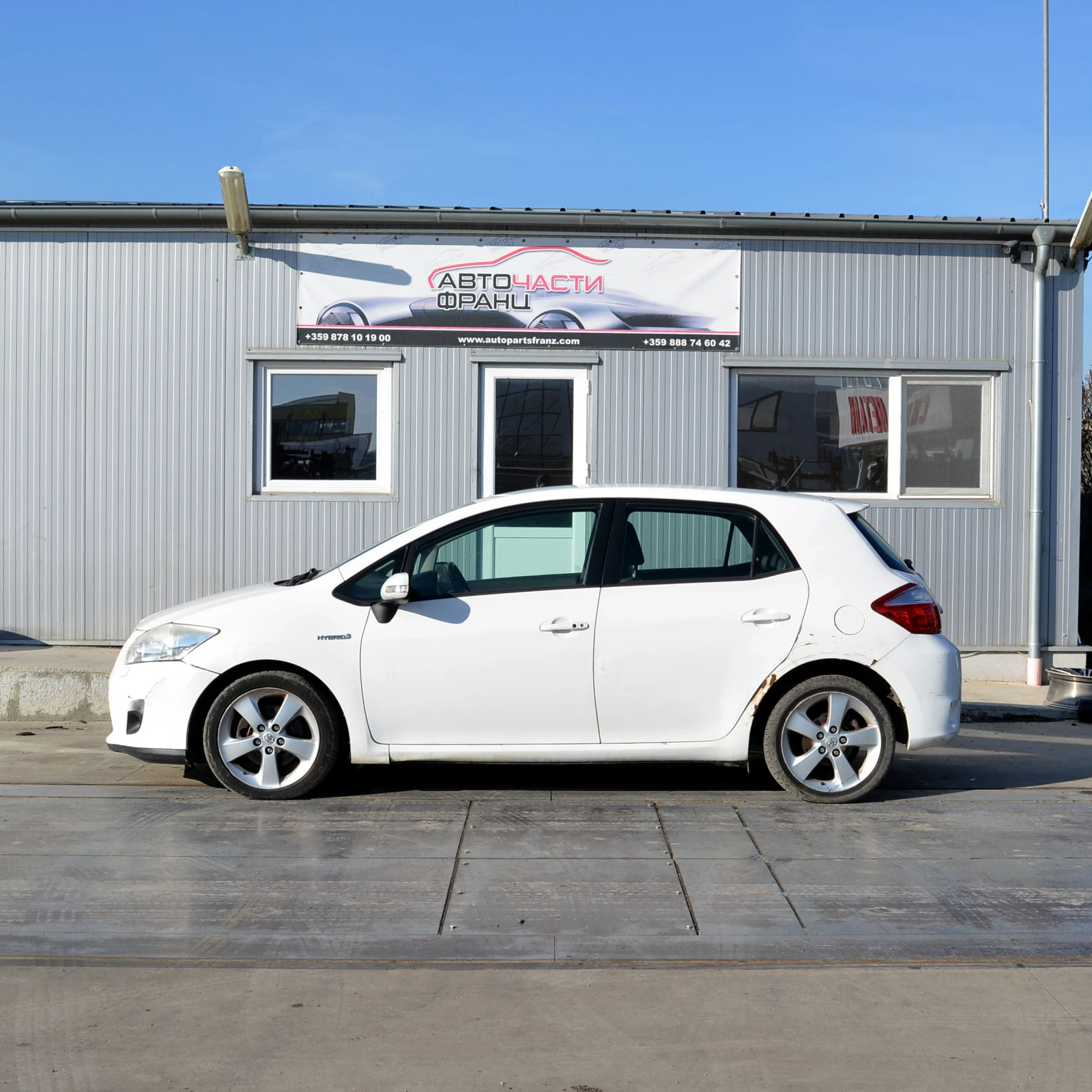 Toyota Auris 1.8 Hybrid - изображение 2