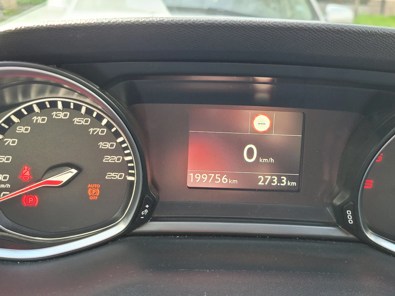 Peugeot 308 1.5 102к.с  AdBlue  - изображение 2