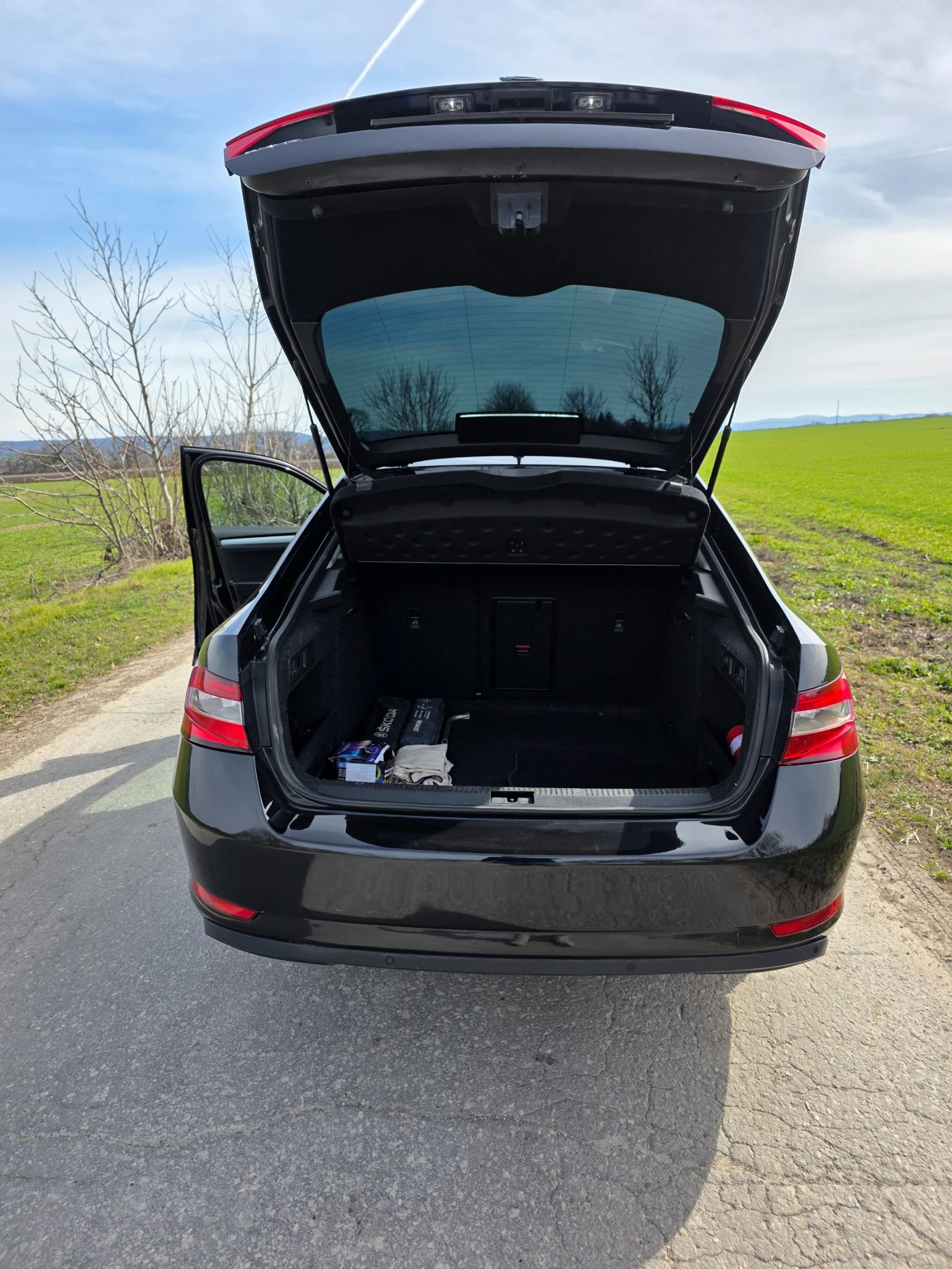 Skoda Superb 2.0 TDI, снимка 9 - Автомобили и джипове - 53768061