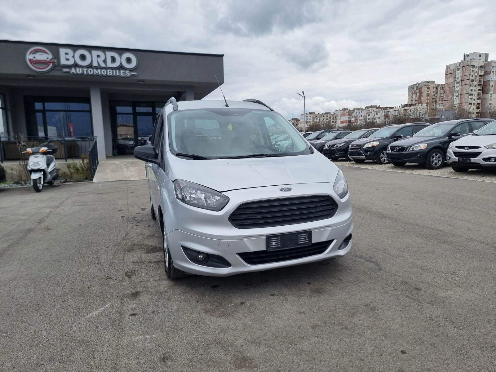 Ford Tourneo Connect 1.5 TDCI, снимка 9 - Автомобили и джипове - 53902707