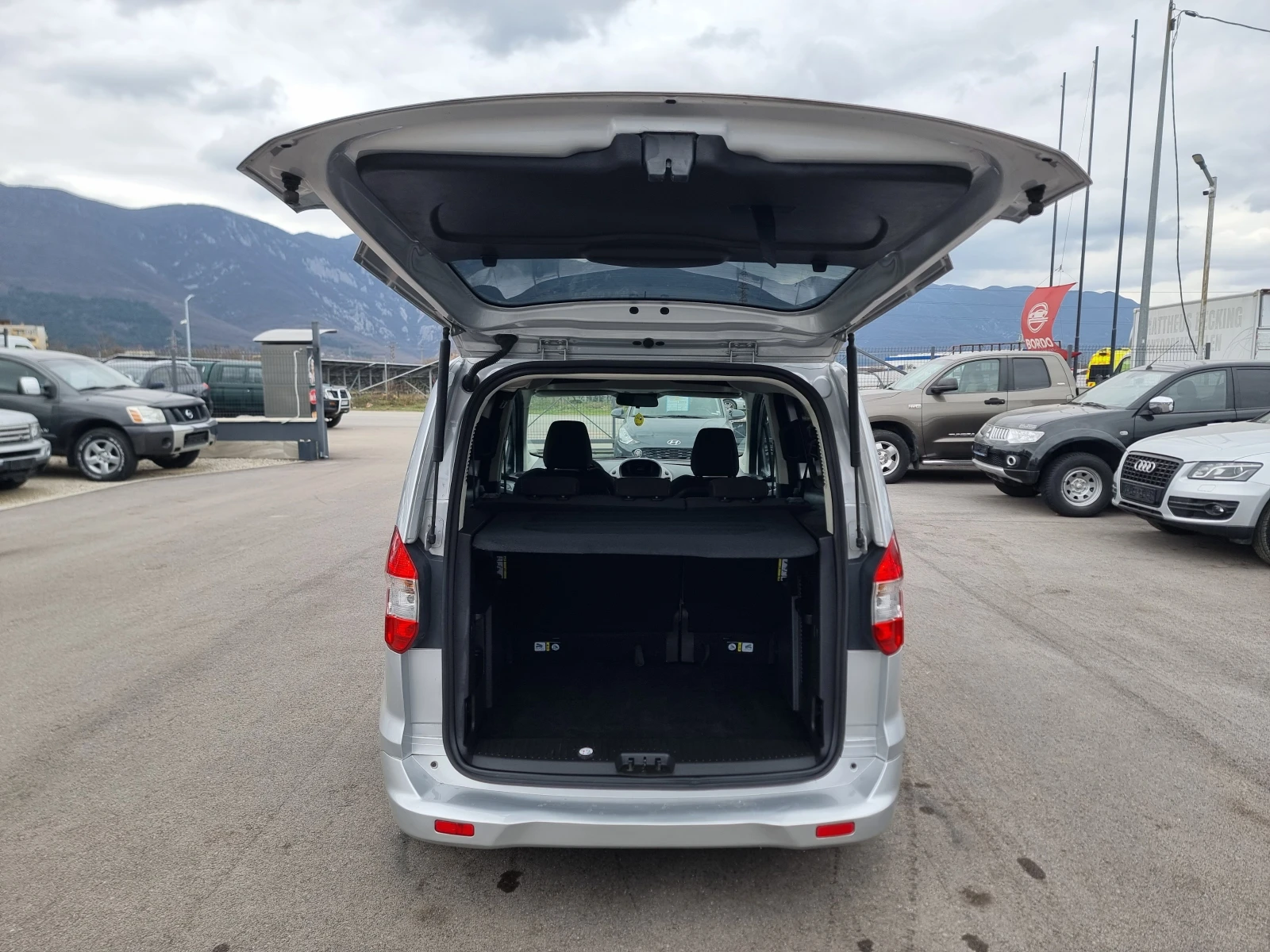 Ford Tourneo Connect 1.5 TDCI, снимка 13 - Автомобили и джипове - 53902707