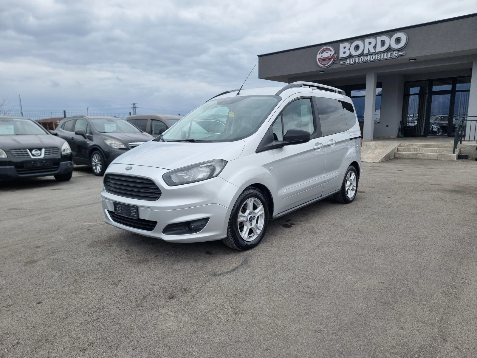 Ford Tourneo Connect 1.5 TDCI, снимка 3 - Автомобили и джипове - 53902707