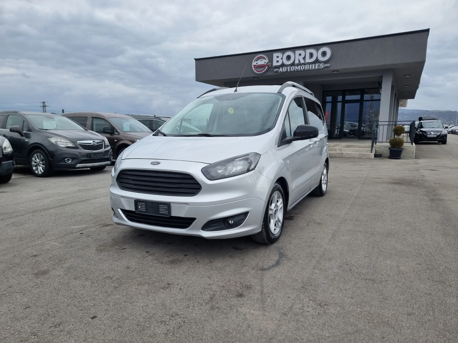 Ford Tourneo Connect 1.5 TDCI, снимка 2 - Автомобили и джипове - 53902707