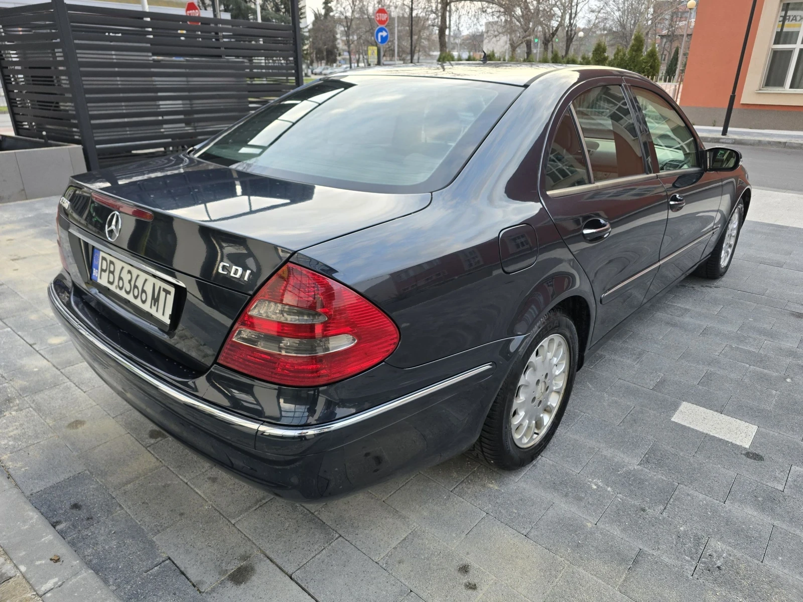 Mercedes-Benz E 280 CDI L6 3.2L Elegance 5G-TRONIC, снимка 3 - Автомобили и джипове - 54183892