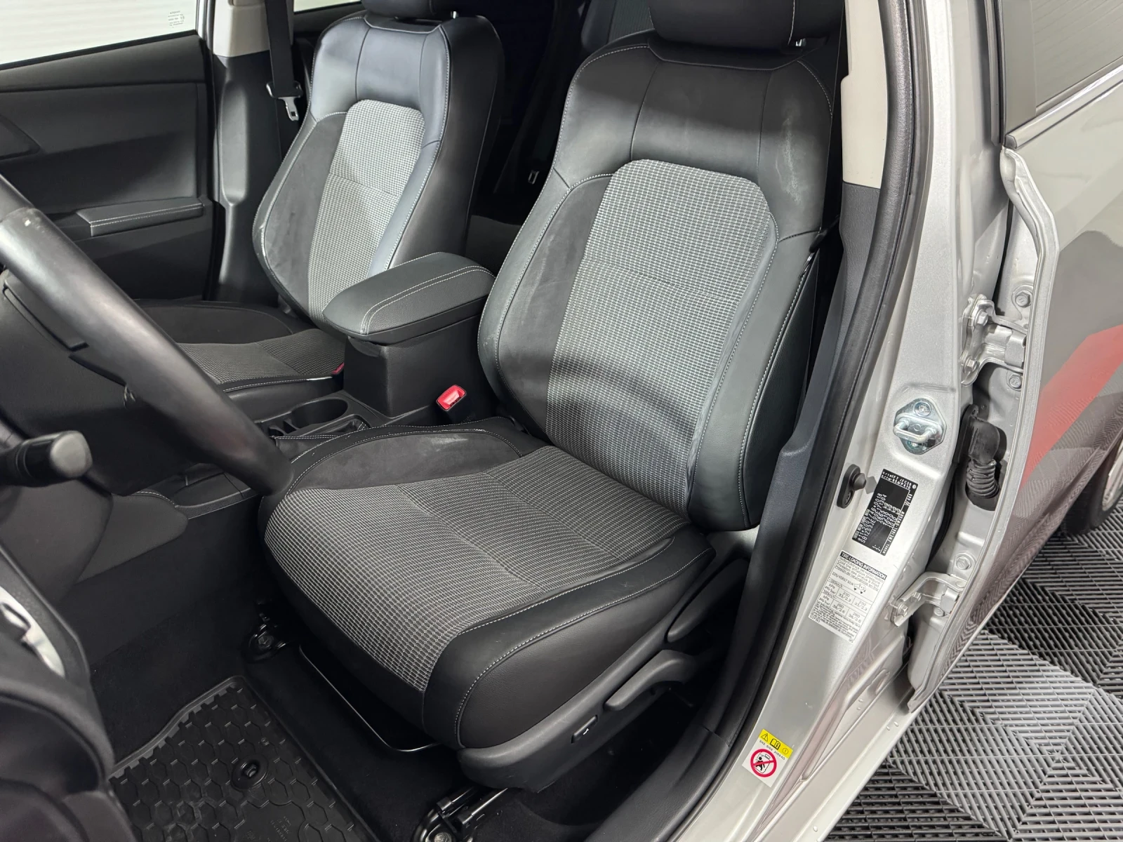 Toyota Auris TOURING * 1.8 HYBRID * ACTIVE CVT * KEYLESS | Mobile.bg � ����������� 16