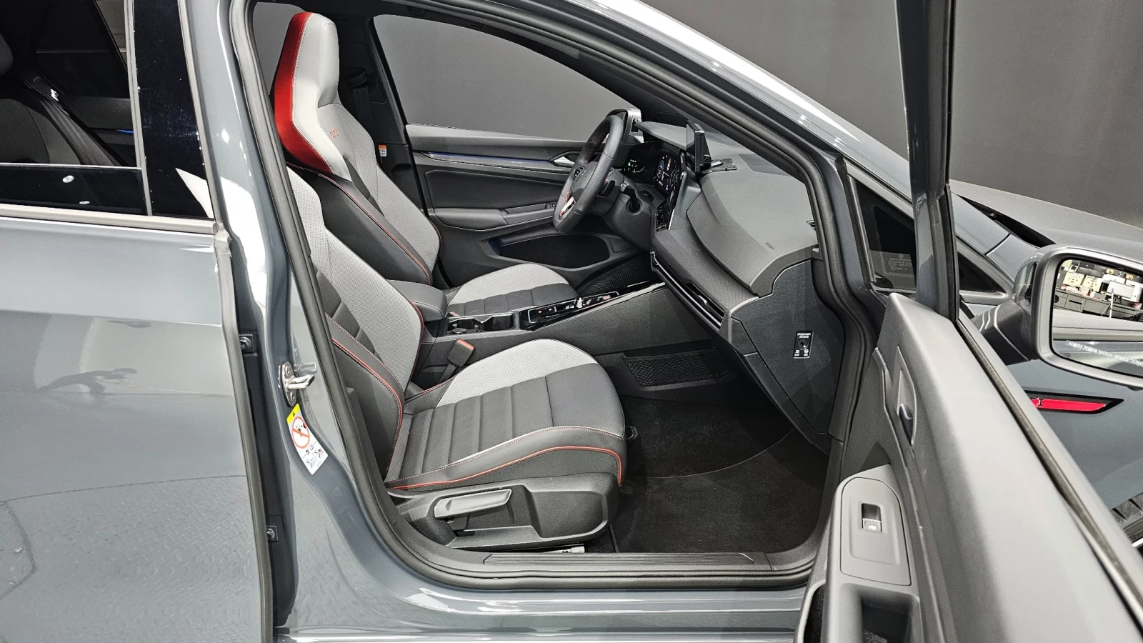 VW Golf 2024* GTI* HEAD-UP* RECARO* 16565KM* КРАЙНА ЦЕНА, снимка 14 - Автомобили и джипове - 54378826