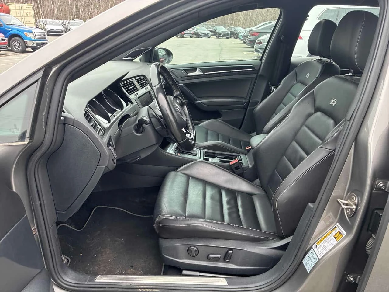 VW Golf R| DSG| ОТ ПРЕДСТАВИТЕЛСТВО НА VOLKSWAGEN| КЛИП| , снимка 8 - Автомобили и джипове - 54419038