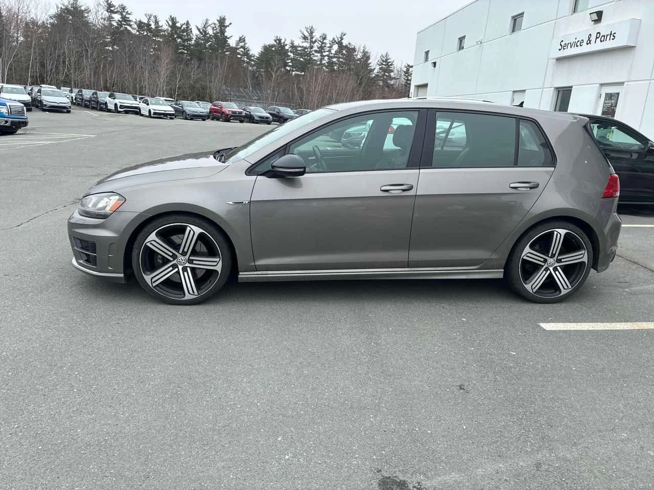 VW Golf R| DSG| ОТ ПРЕДСТАВИТЕЛСТВО НА VOLKSWAGEN| КЛИП| , снимка 3 - Автомобили и джипове - 54419038