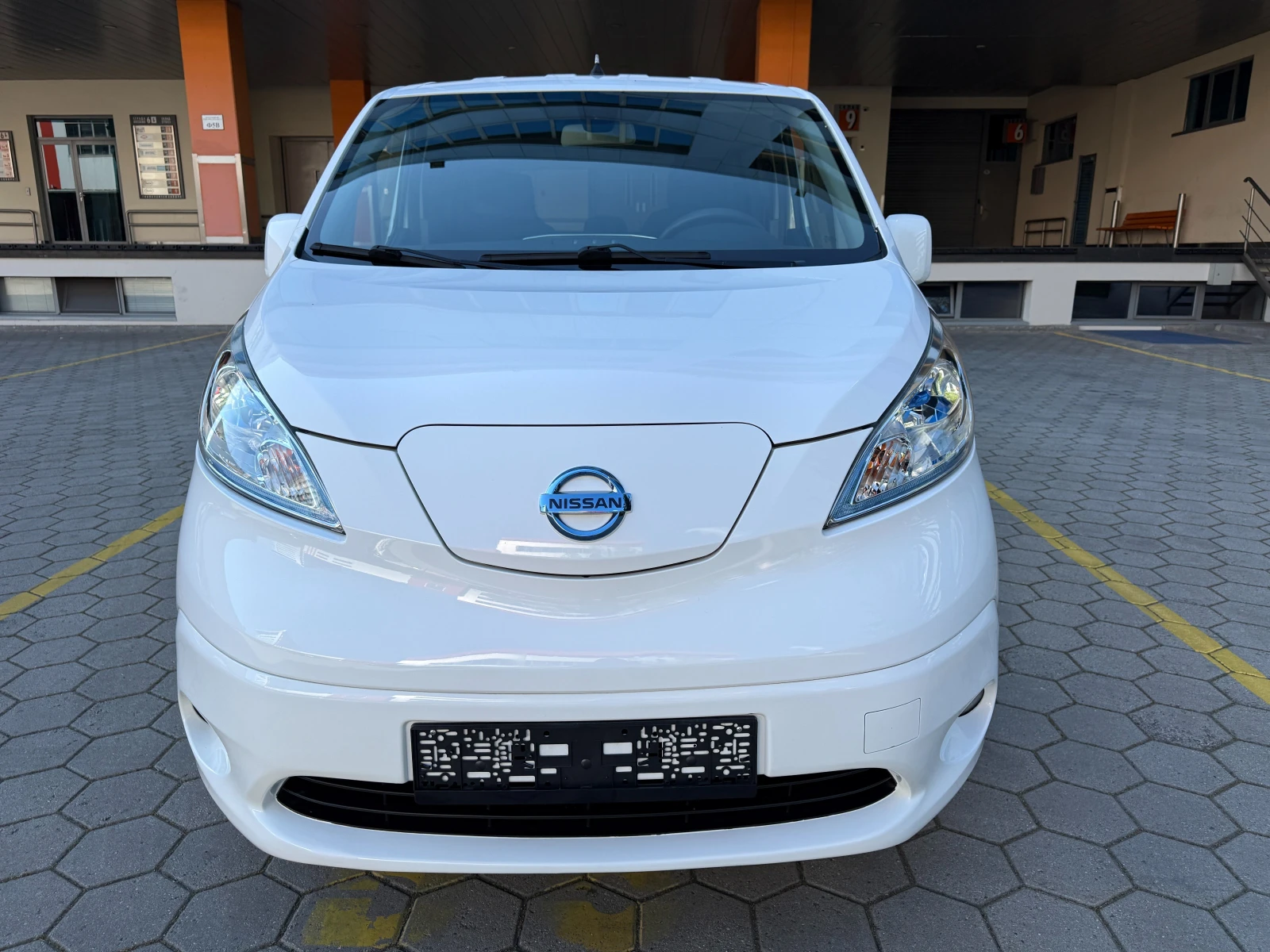 Nissan e-NV200 * ПЪТНИЧЕСКИ* 41KW* ЕЛЕКТРИЧЕСКИ* , снимка 2 - Автомобили и джипове - 54441429