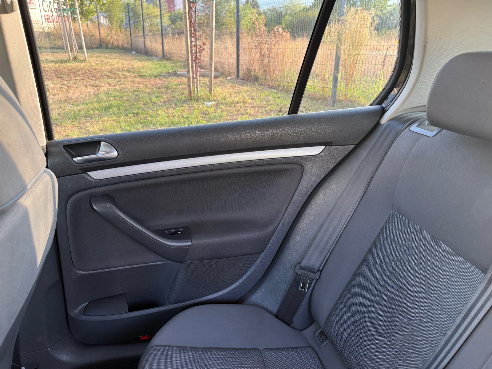 VW Golf 1.6 i, снимка 9 - Автомобили и джипове - 55933865