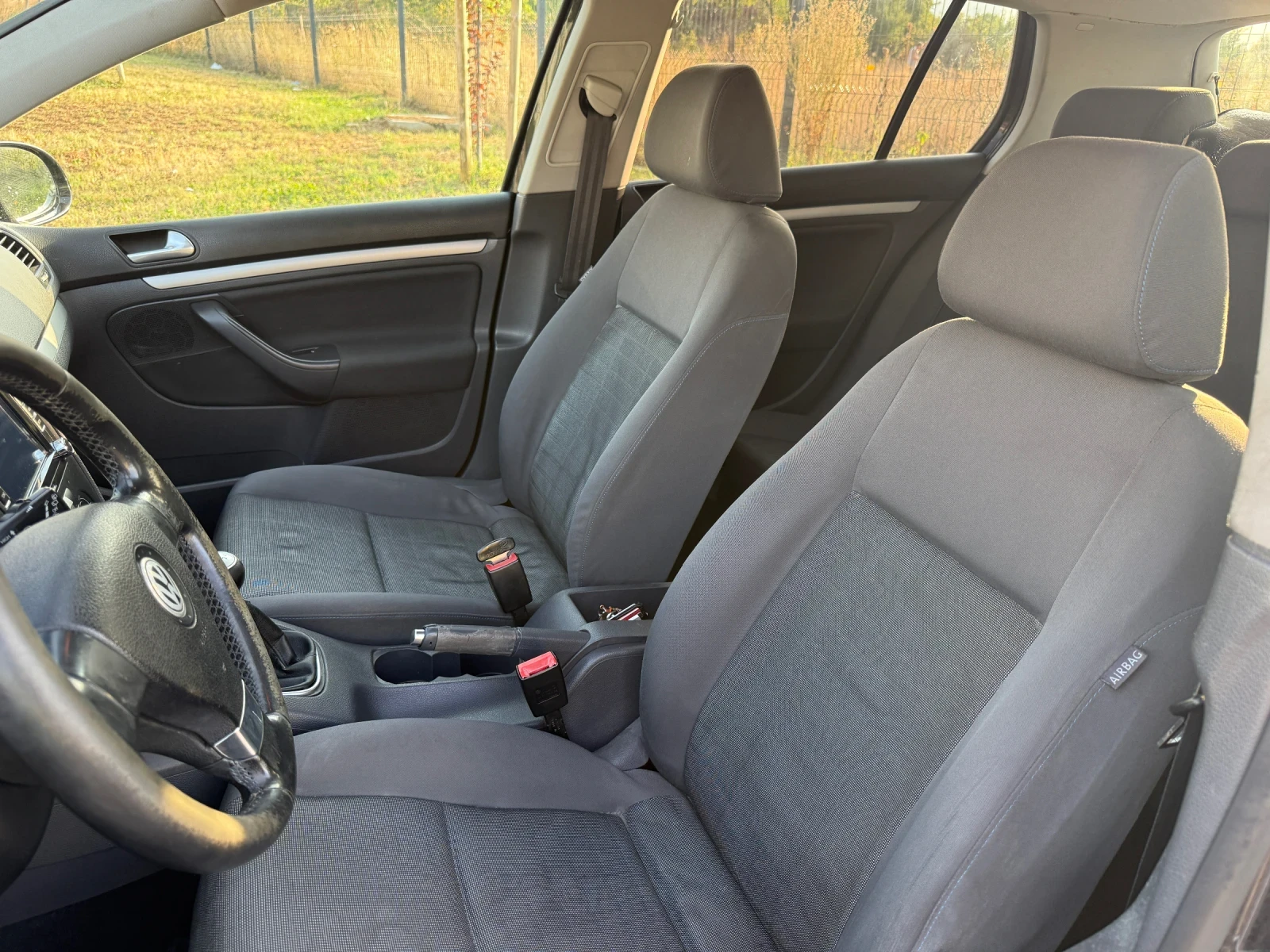 VW Golf 1.6 i, снимка 11 - Автомобили и джипове - 55933865