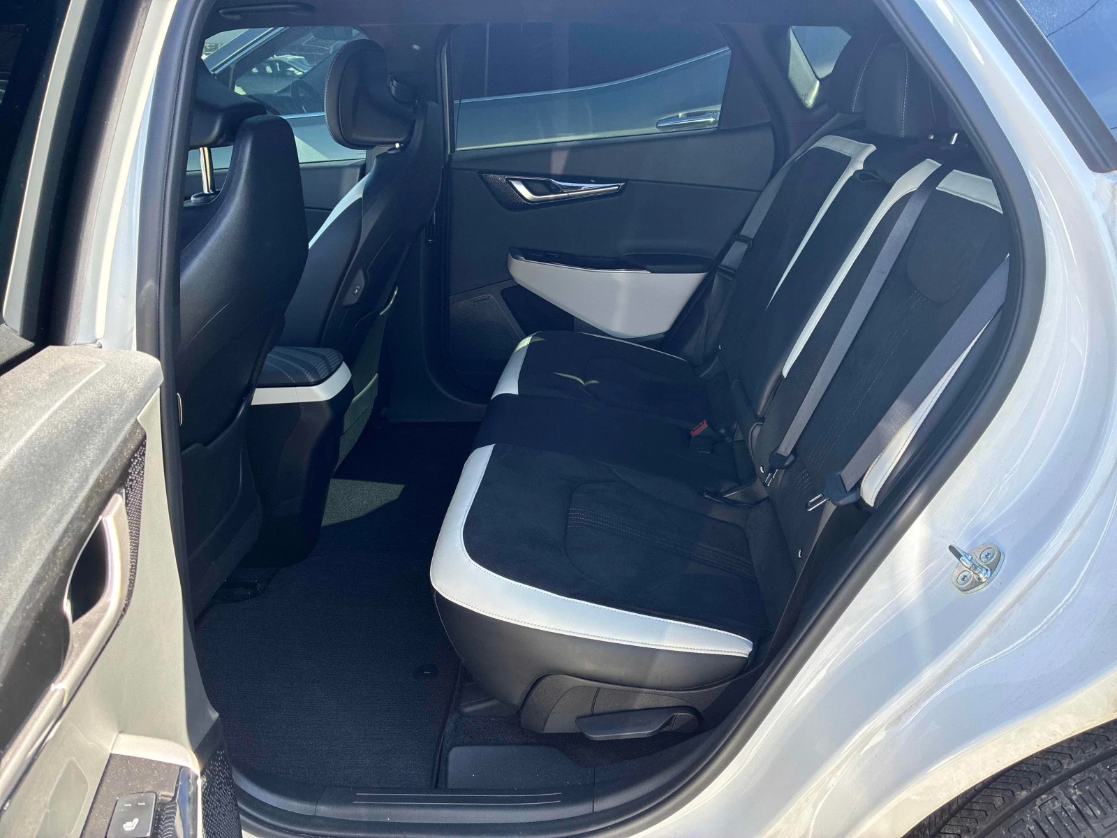 Kia EV6 AWD Long Range w/GT Line Pkg * CARFAX * , снимка 10 - Автомобили и джипове - 55955584