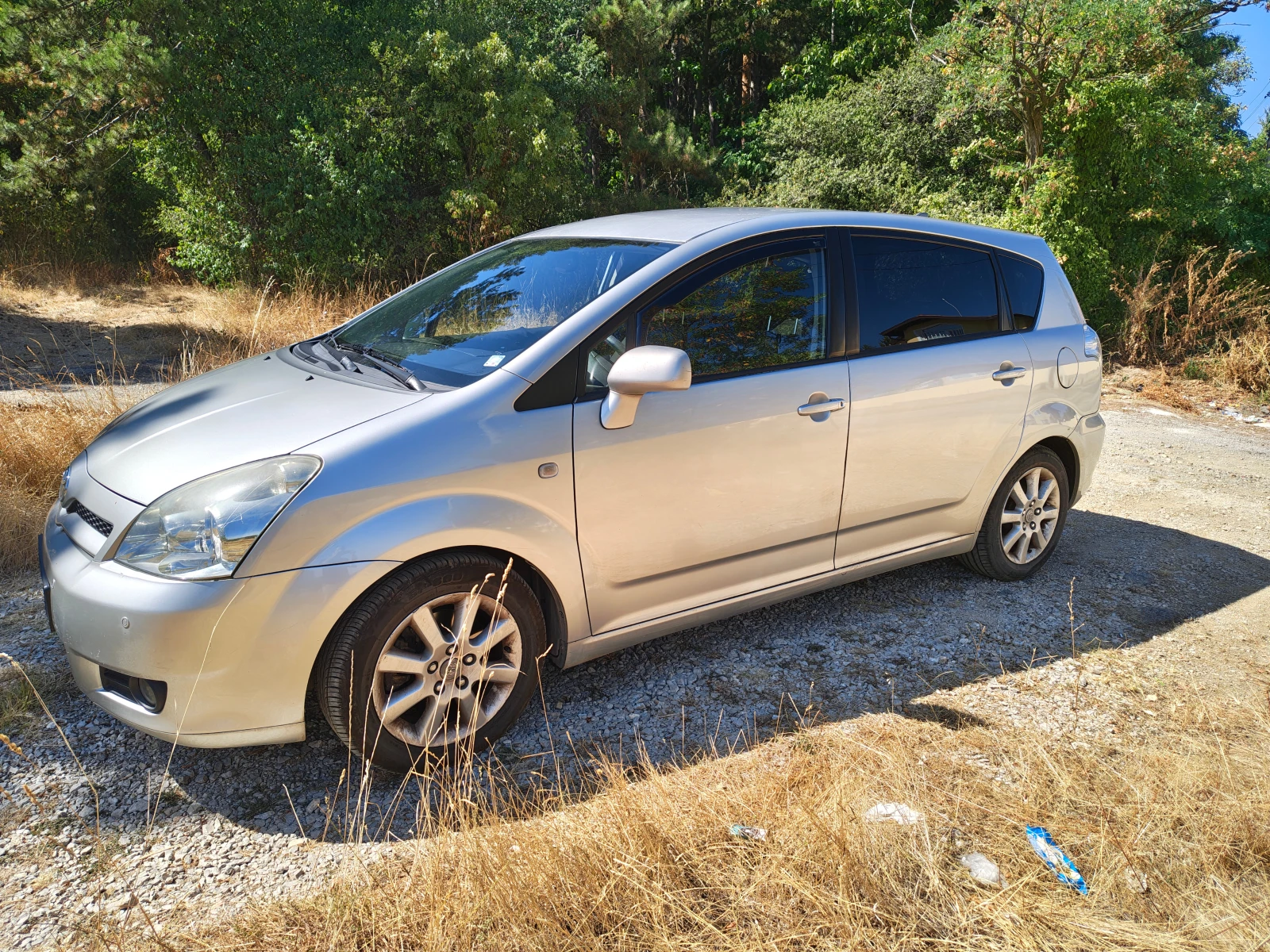 Toyota Corolla verso 2.2 D4D, снимка 2 - Автомобили и джипове - 56007050