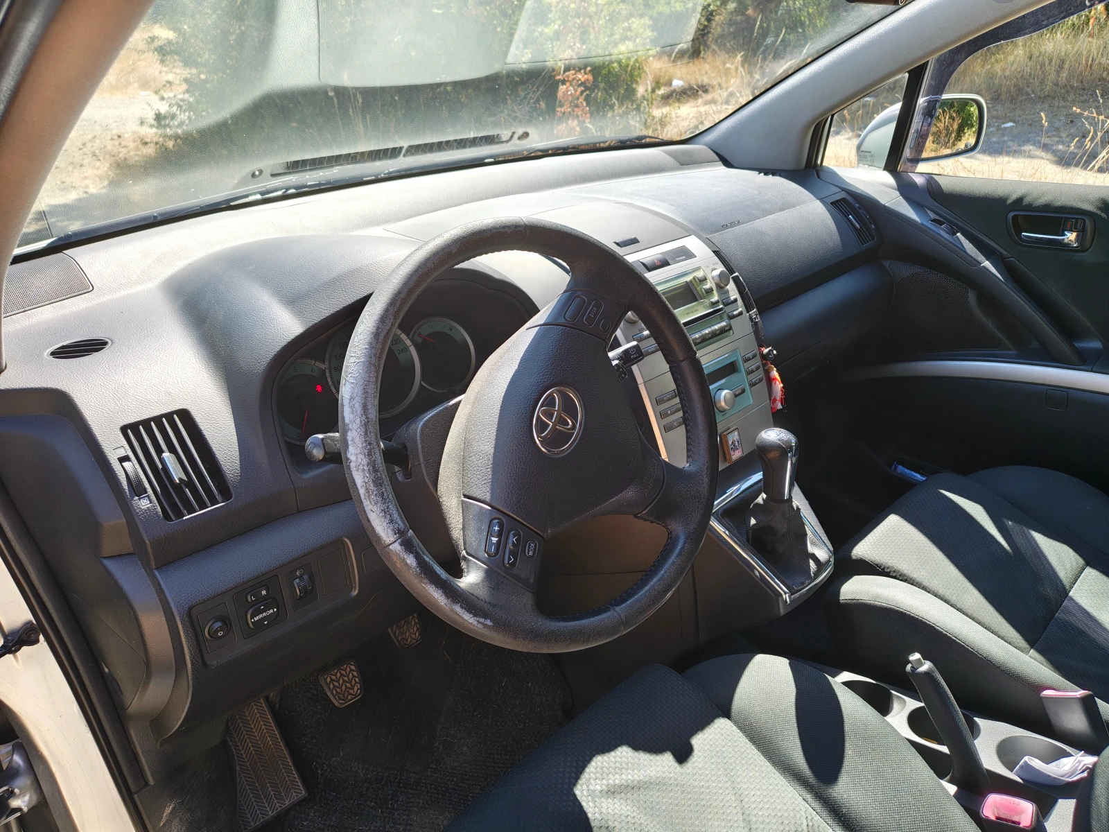 Toyota Corolla verso 2.2 D4D, снимка 5 - Автомобили и джипове - 56007050
