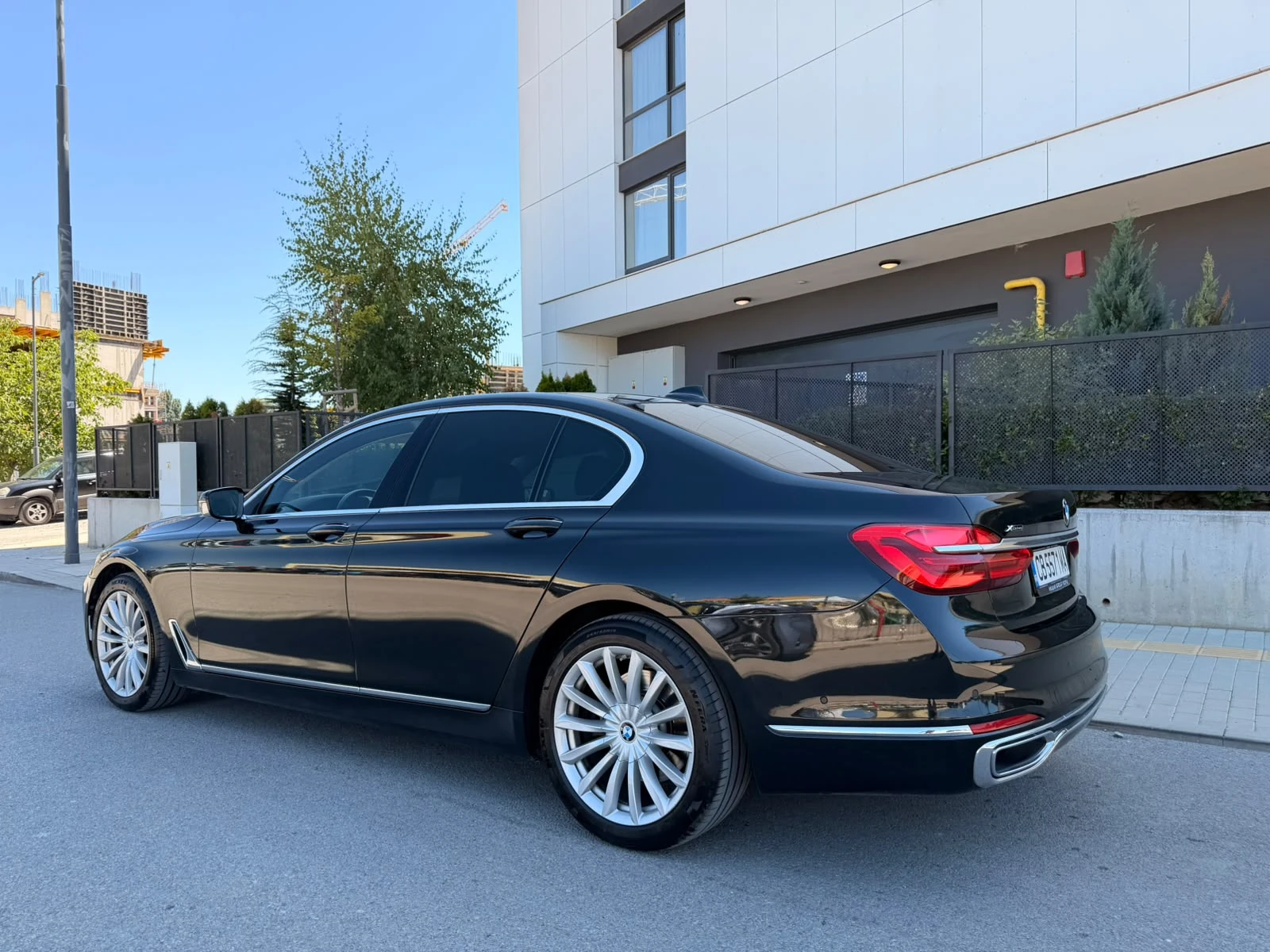 BMW 740 d* xDrive* Laser* Massage* Camera* HuD, снимка 2 - Автомобили и джипове - 56219519