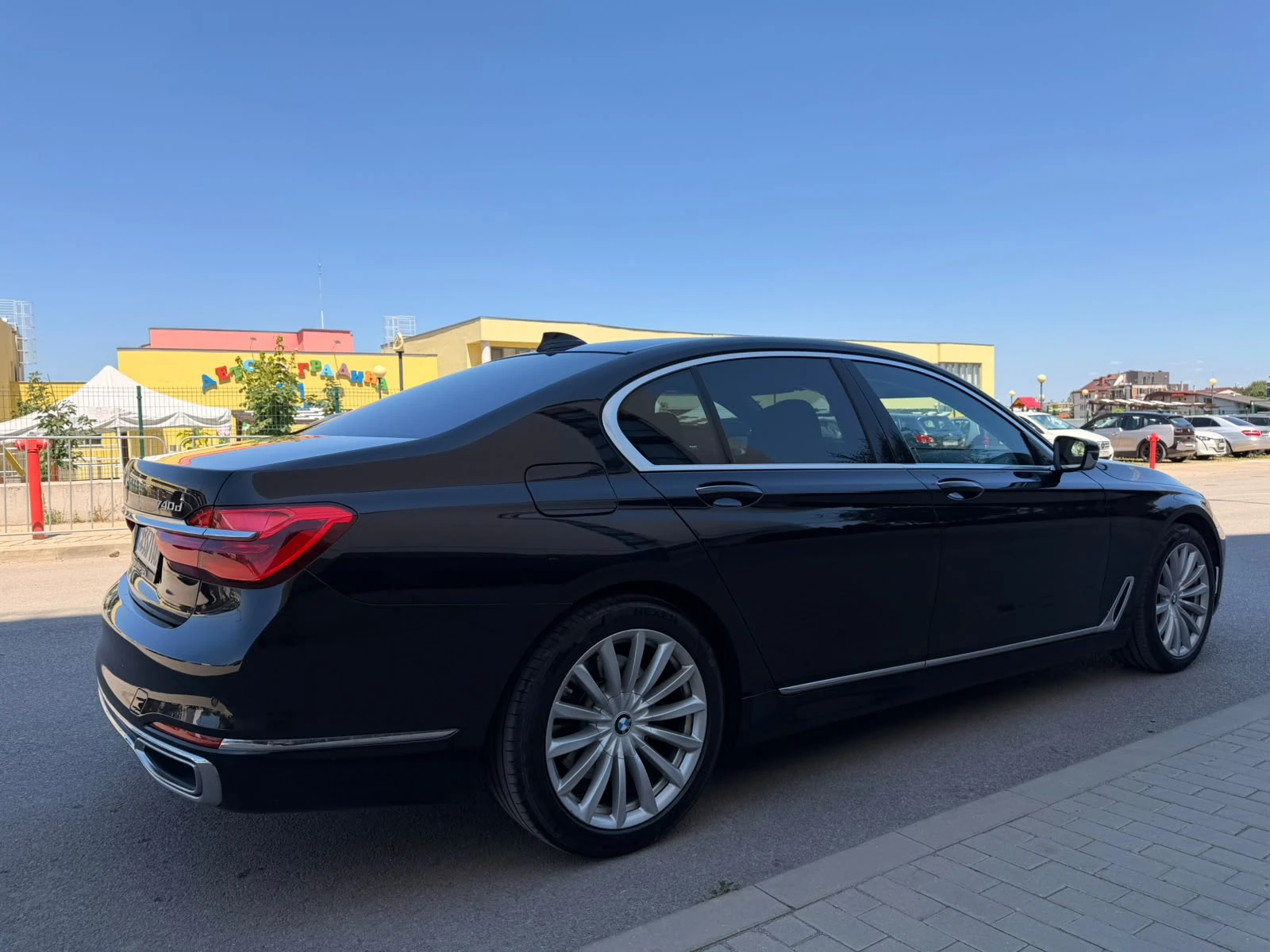 BMW 740 d* xDrive* Laser* Massage* Camera* HuD, снимка 5 - Автомобили и джипове - 56219519