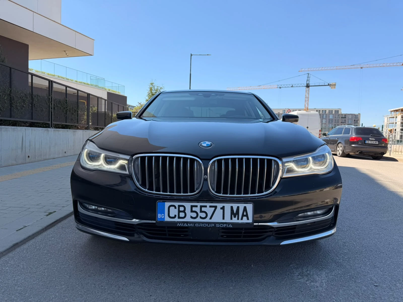 BMW 740 d* xDrive* Laser* Massage* Camera* HuD, снимка 3 - Автомобили и джипове - 56219519