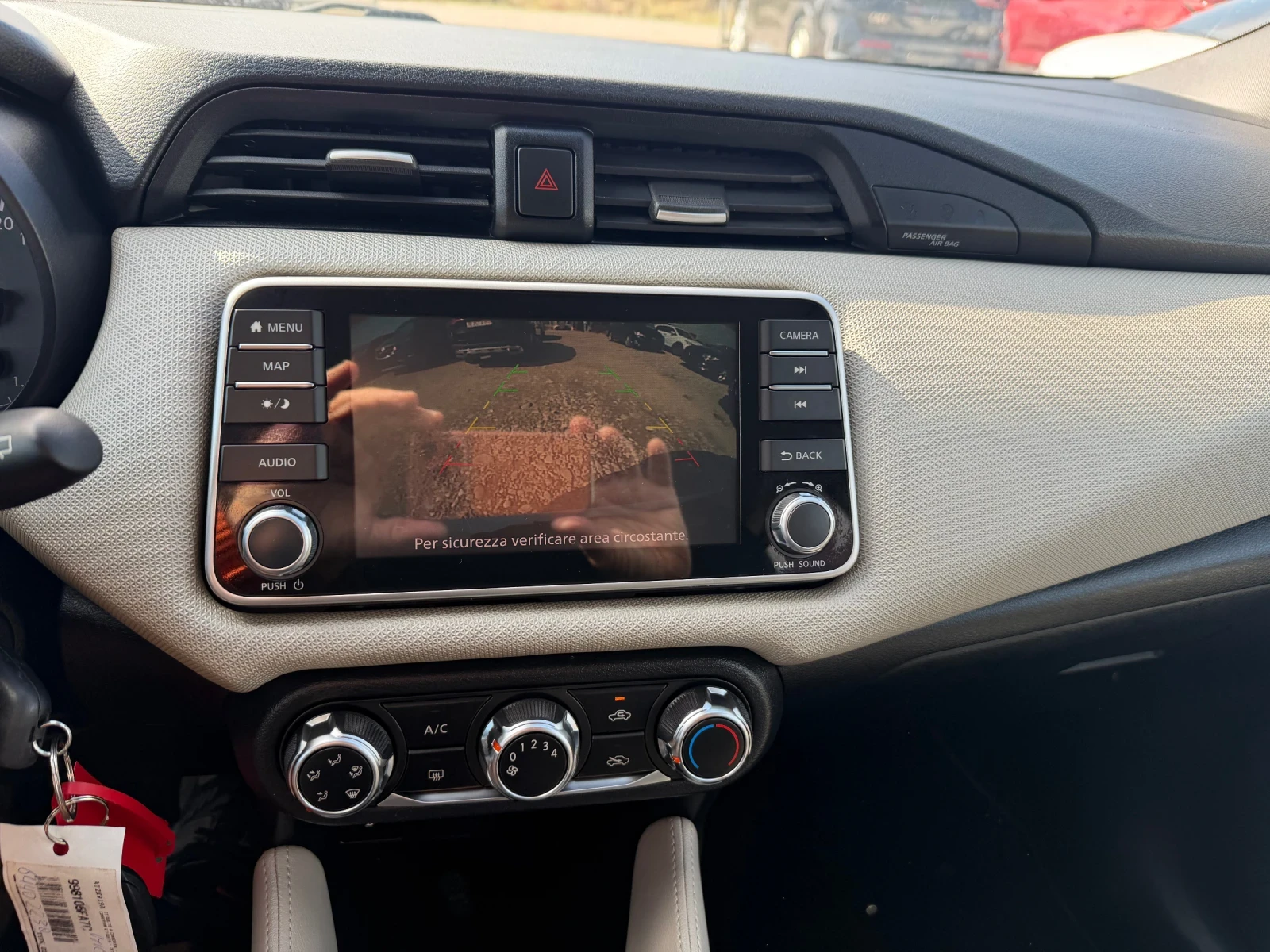 Nissan Micra 1.0 IG- T(КАТО НОВА), снимка 16 - Автомобили и джипове - 56256486