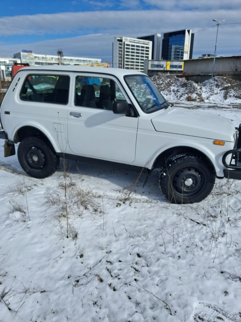 Lada Niva 21214 Газов инжекцион , снимка 3 - Автомобили и джипове - 53043641