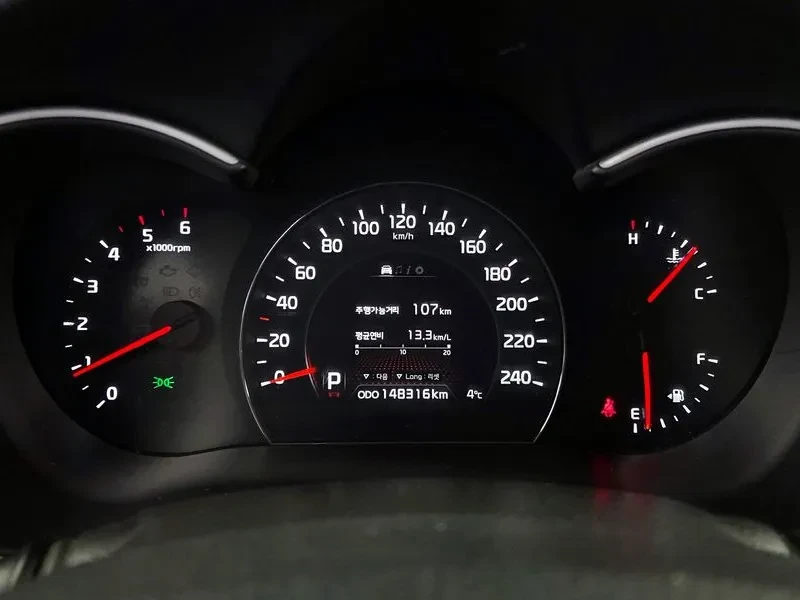 Kia Sorento 2.0 2WD, снимка 8 - Автомобили и джипове - 54264136