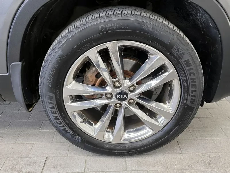 Kia Sorento 2.0 2WD, снимка 5 - Автомобили и джипове - 54264136