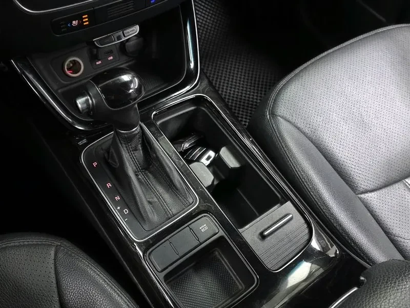 Kia Sorento 2.0 2WD, снимка 9 - Автомобили и джипове - 54264136