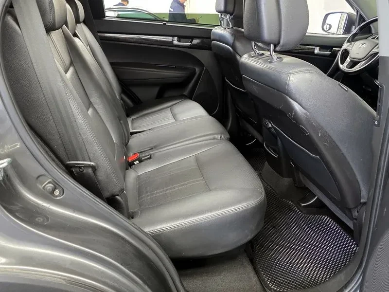 Kia Sorento 2.0 2WD, снимка 12 - Автомобили и джипове - 54264136