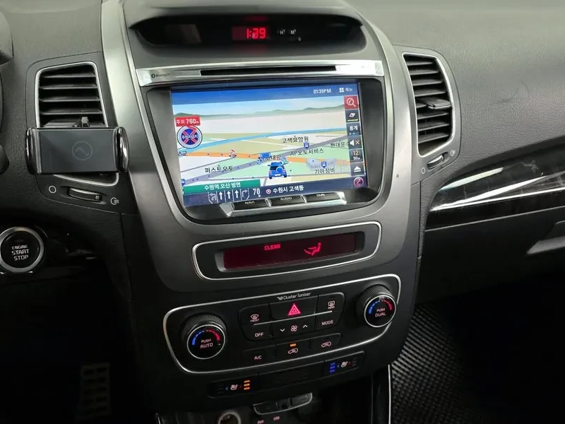 Kia Sorento 2.0 2WD, снимка 14 - Автомобили и джипове - 54264136