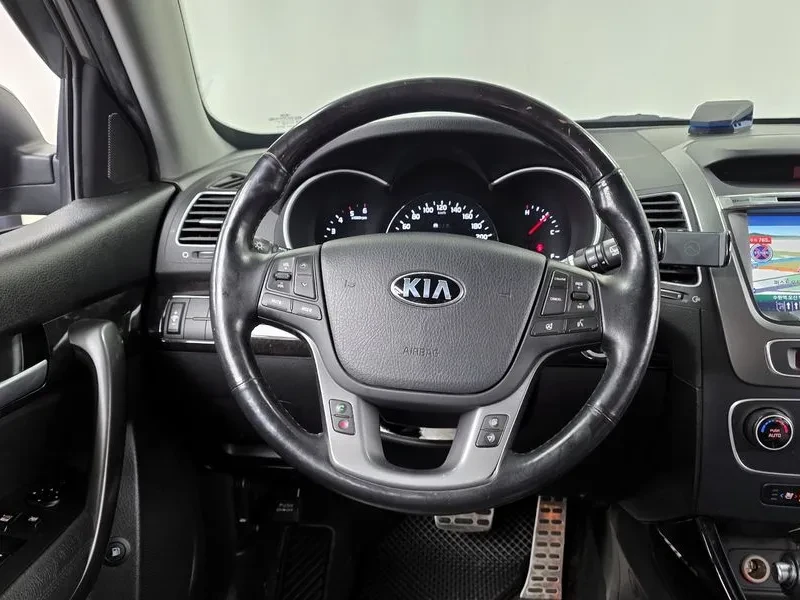 Kia Sorento 2.0 2WD, снимка 13 - Автомобили и джипове - 54264136