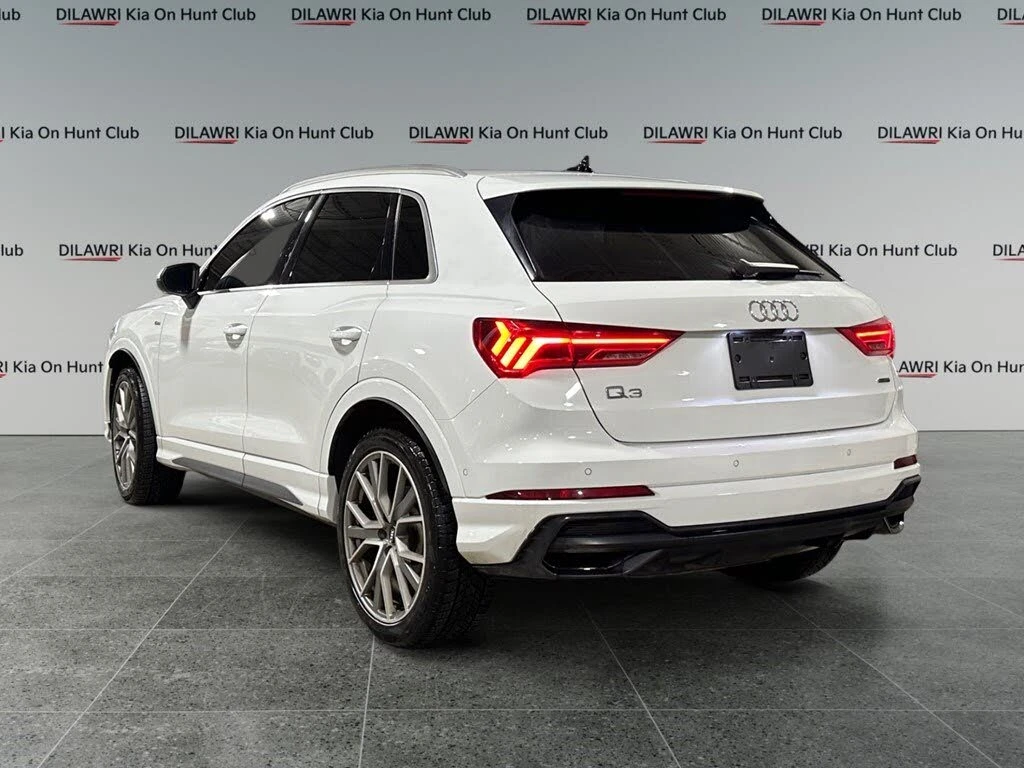 Audi Q3 TFSI* quattro Technik* АвтоКредит* (ЦЕНА ДО БГ), снимка 3 - Автомобили и джипове - 53964738