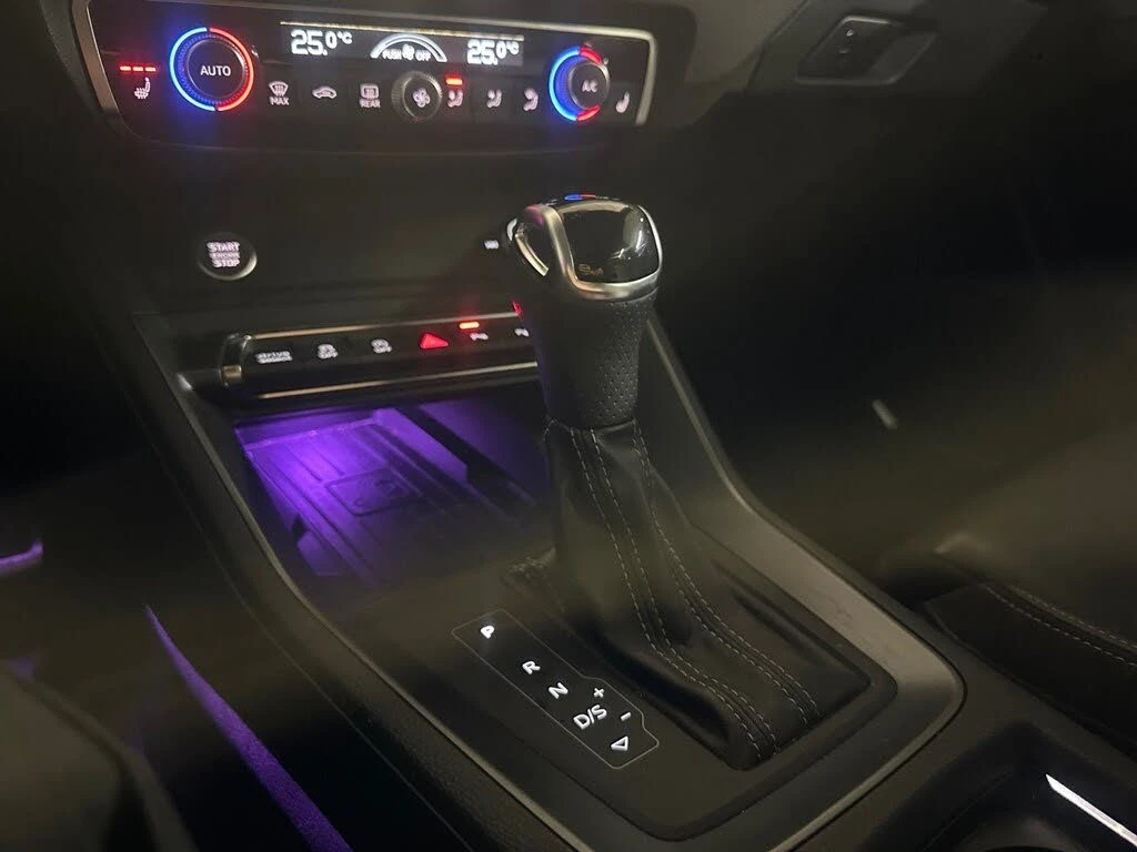 Audi Q3 TFSI* quattro Technik* АвтоКредит* (ЦЕНА ДО БГ), снимка 13 - Автомобили и джипове - 53964738