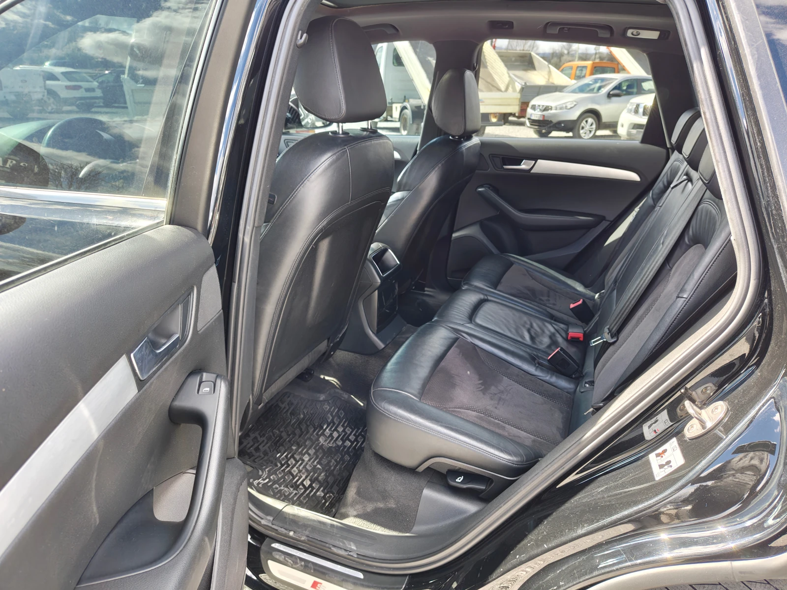 Audi Q5 2.0 S-LINE, снимка 11 - Автомобили и джипове - 53986431