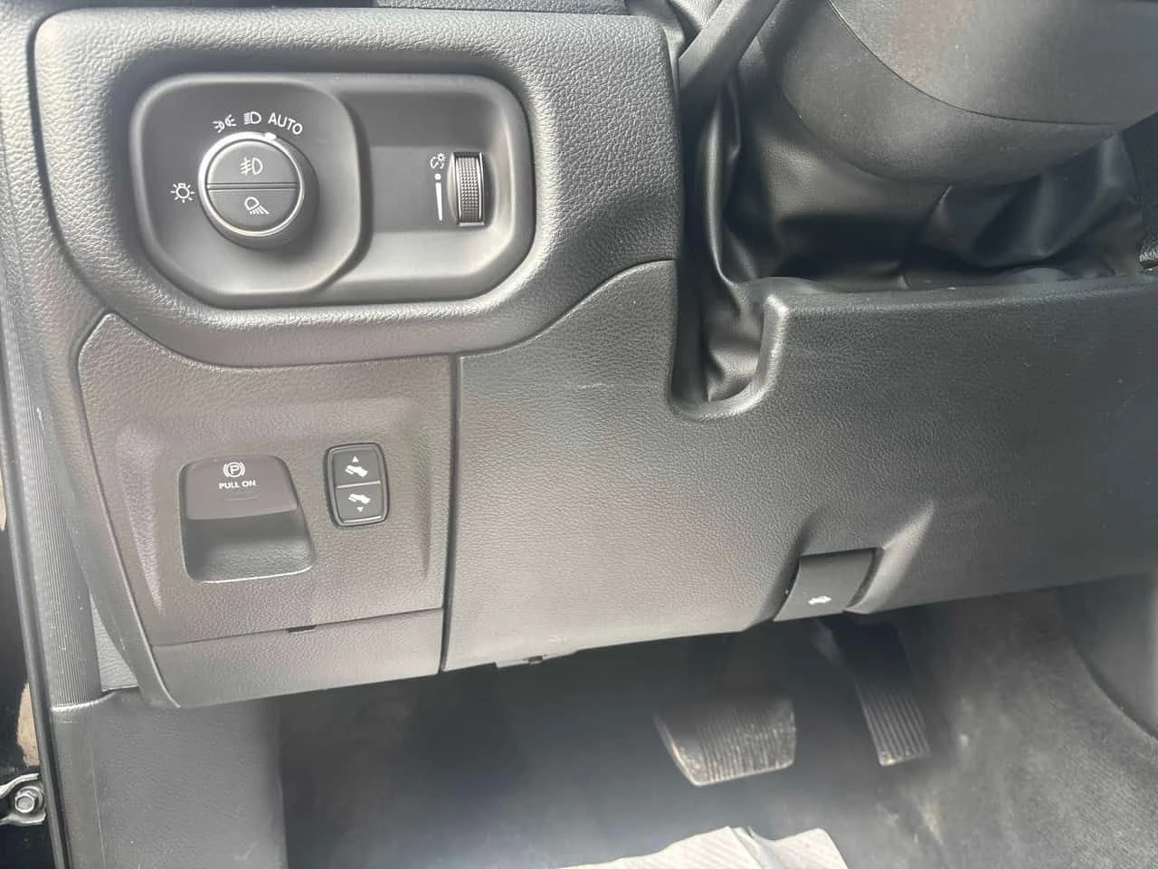 Dodge RAM 1500 Sport /CARFAX/ПРЕДСТАВИТЕЛСТВО/2 КЛЮЧА, снимка 13 - Автомобили и джипове - 53987834