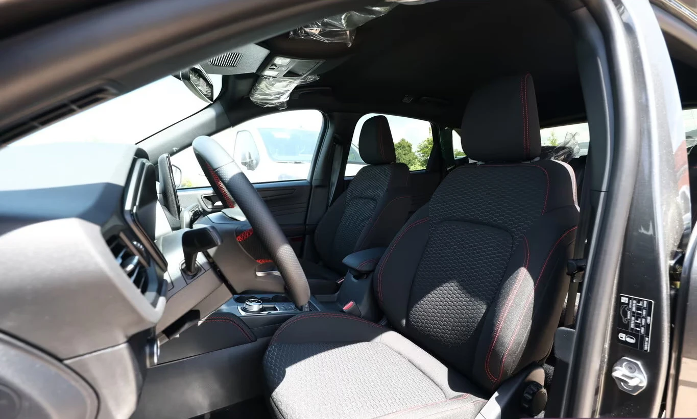 Ford Kuga НОВ!/HEV/179HP/ST-LINE/CAM/NAVI/DIGI/LED/368q, снимка 6 - Автомобили и джипове - 54775679