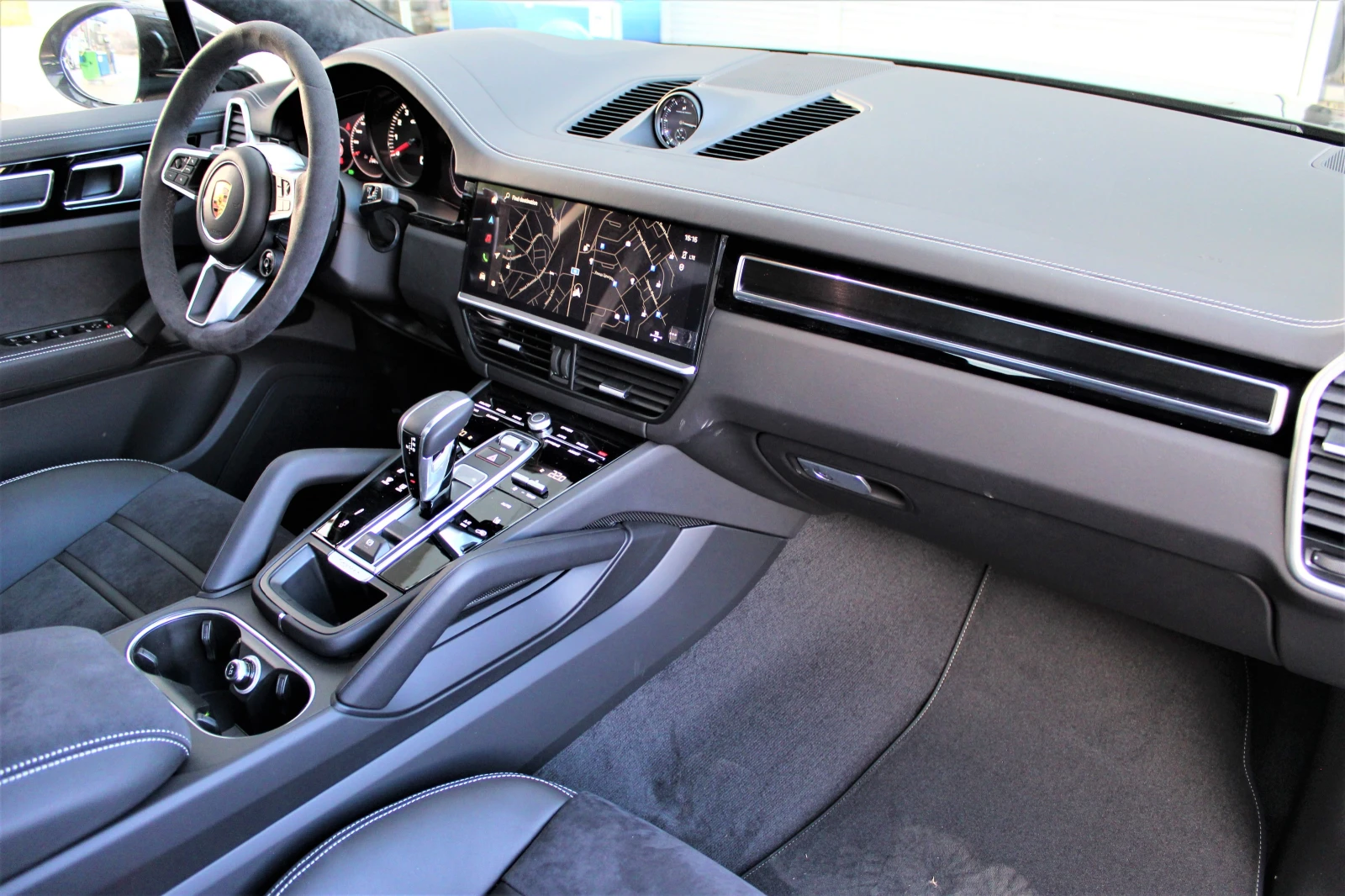 Porsche Cayenne GTS / COUPE / CARBON / BOSE / MATRIX / HUD / 360, снимка 14 - Автомобили и джипове - 55688323