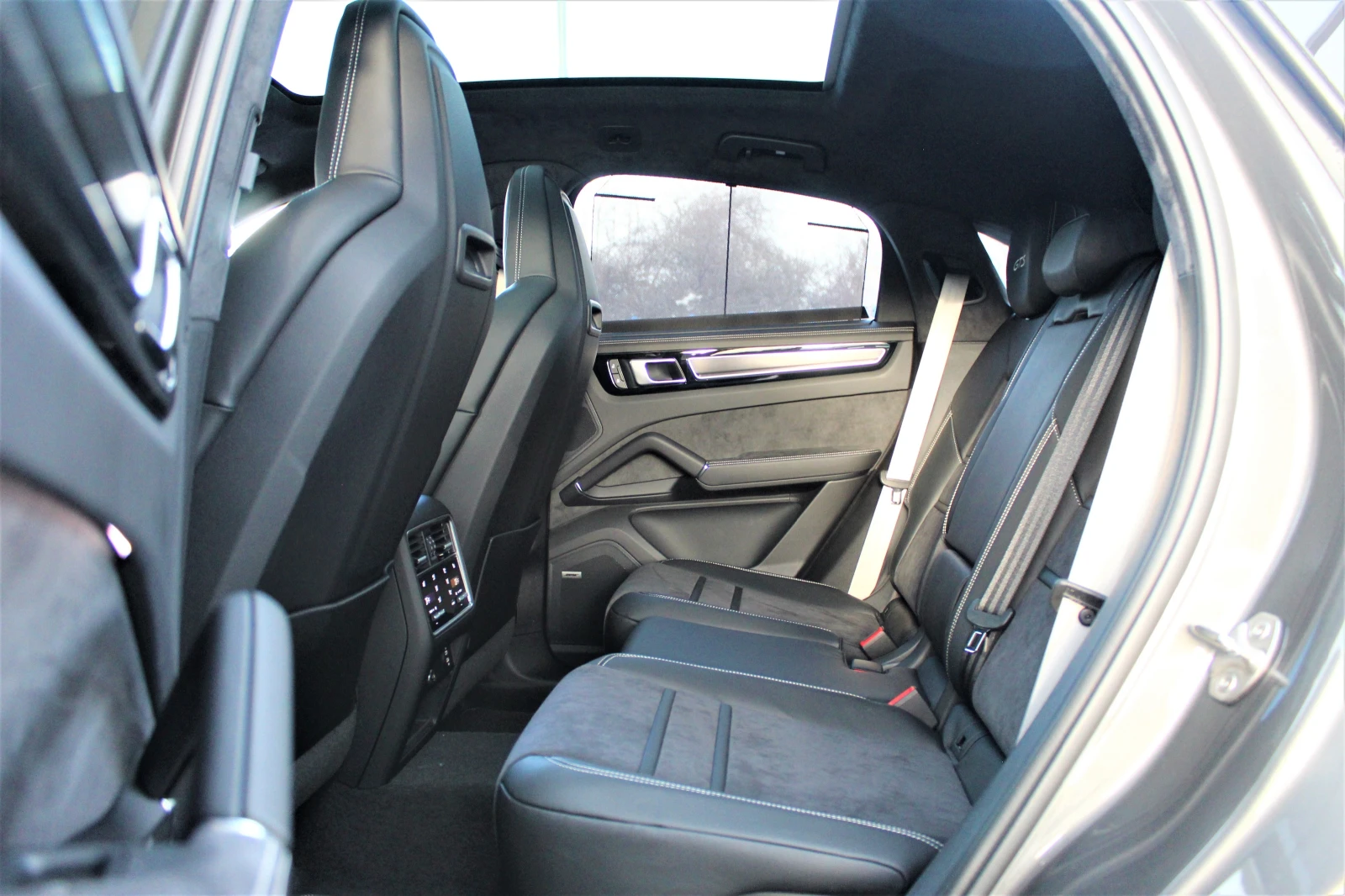 Porsche Cayenne GTS / COUPE / CARBON / BOSE / MATRIX / HUD / 360, снимка 15 - Автомобили и джипове - 55688323