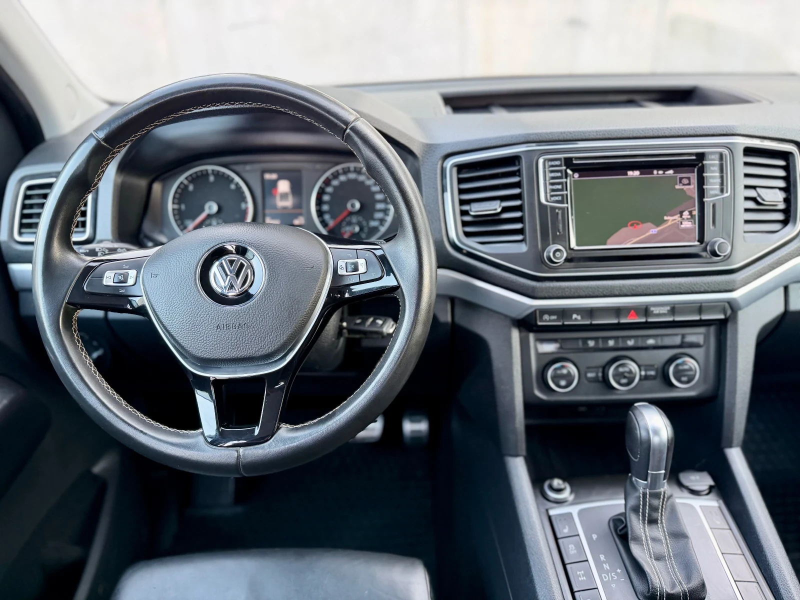 VW Amarok 3.0TDI V6 AVENTURA * Bi-Xenon* * 53.000км* , снимка 16 - Автомобили и джипове - 55772634
