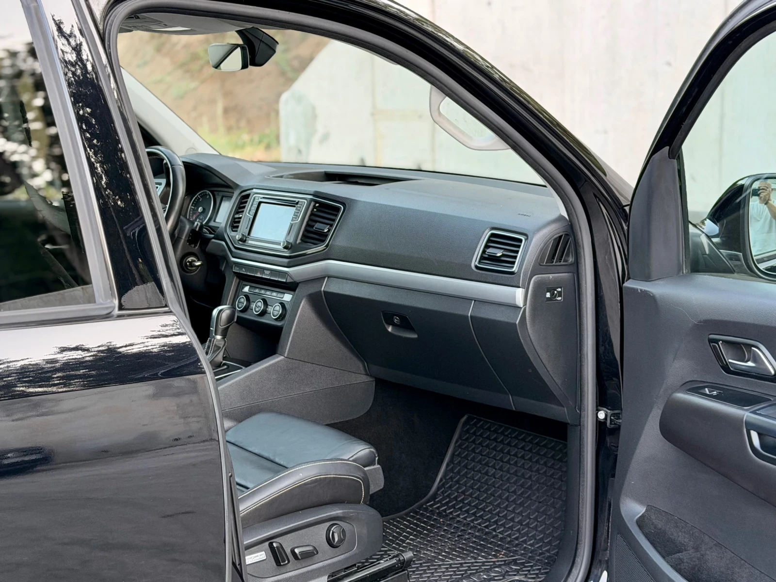 VW Amarok 3.0TDI V6 AVENTURA * Bi-Xenon* * 53.000км* , снимка 10 - Автомобили и джипове - 55772634
