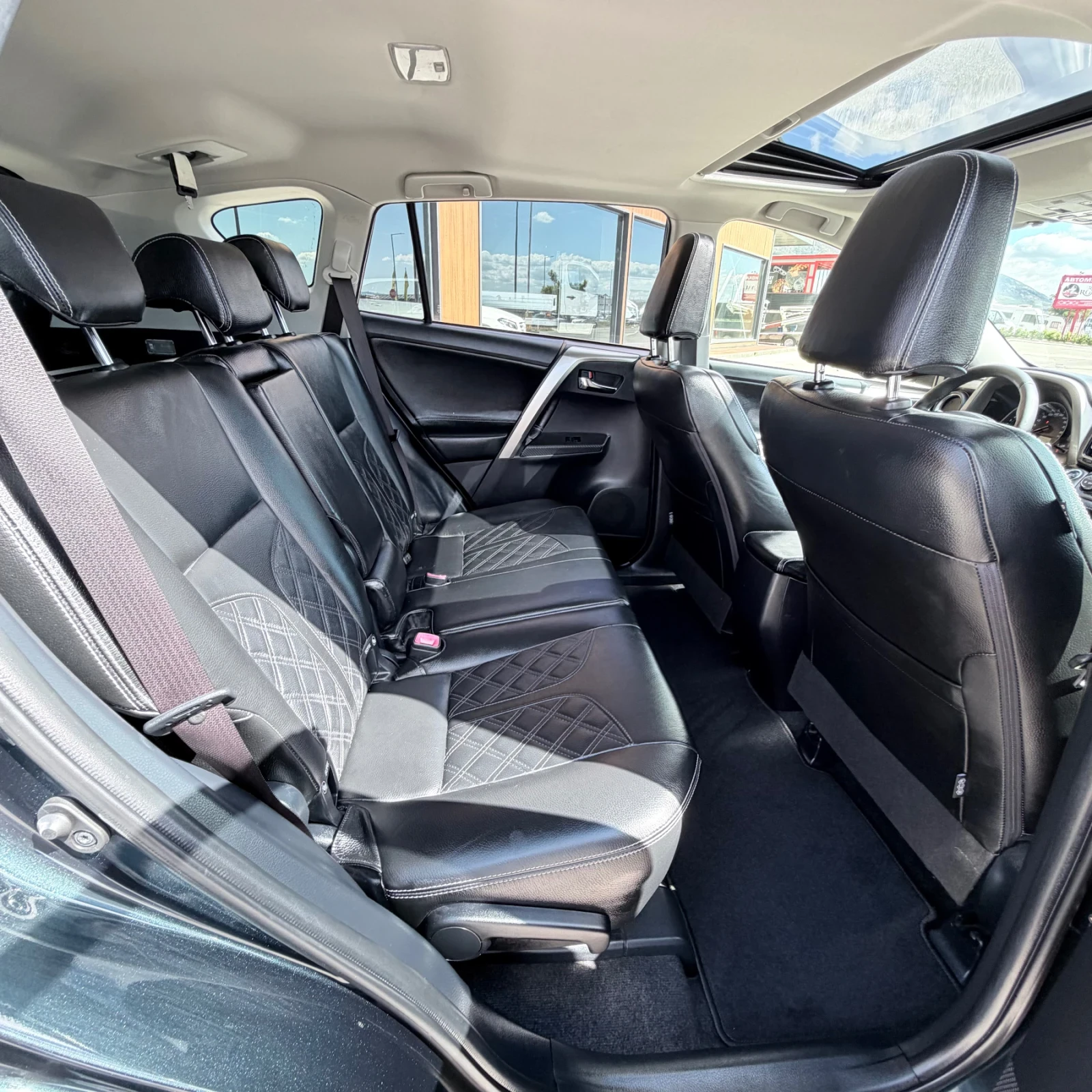 Toyota Rav4 2.0-151к.с.4x4;Keyless-Go;КОЖА;ПОДГРЕВ;ЕЛ.БАГАЖНИК, снимка 10 - Автомобили и джипове - 56072054
