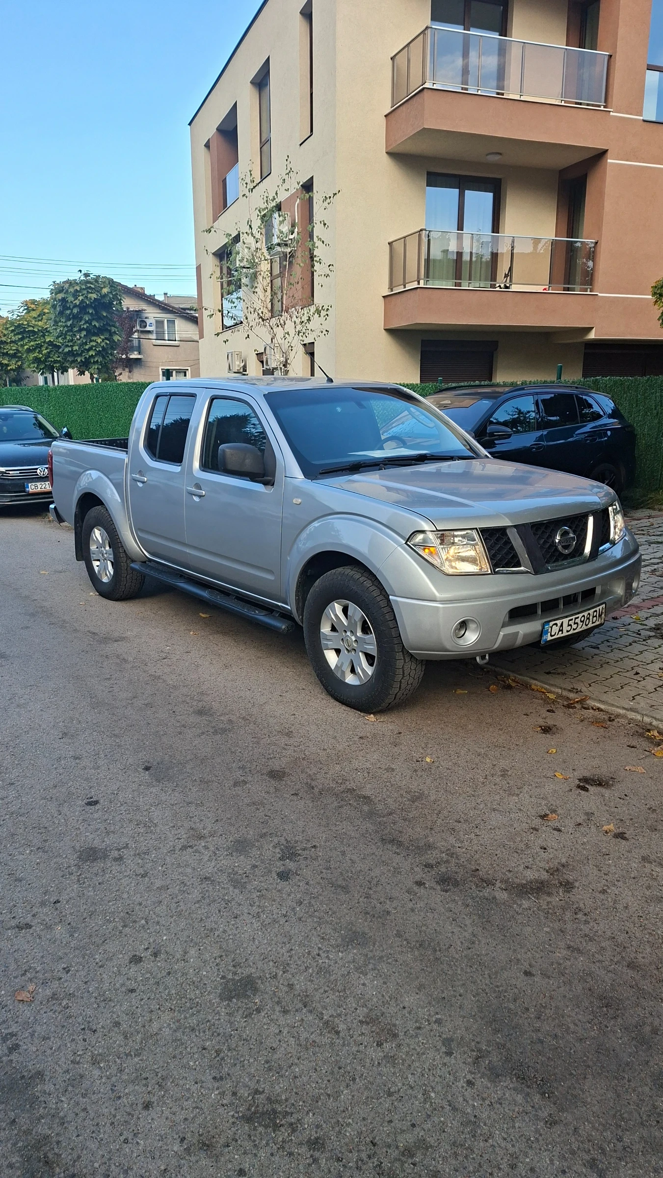 Nissan Navara 2.5 dci, снимка 2 - Автомобили и джипове - 56657023