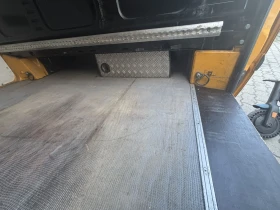 Mercedes-Benz V 109, снимка 12