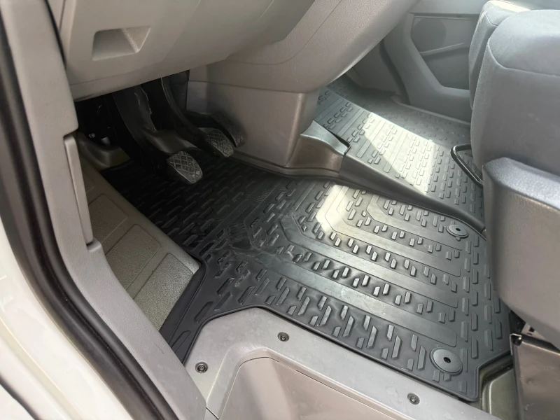 VW Crafter 2.0TDI 177к.с. 4.80м. 3-щори Клима Euro 6b, снимка 13 - Бусове и автобуси - 50448260