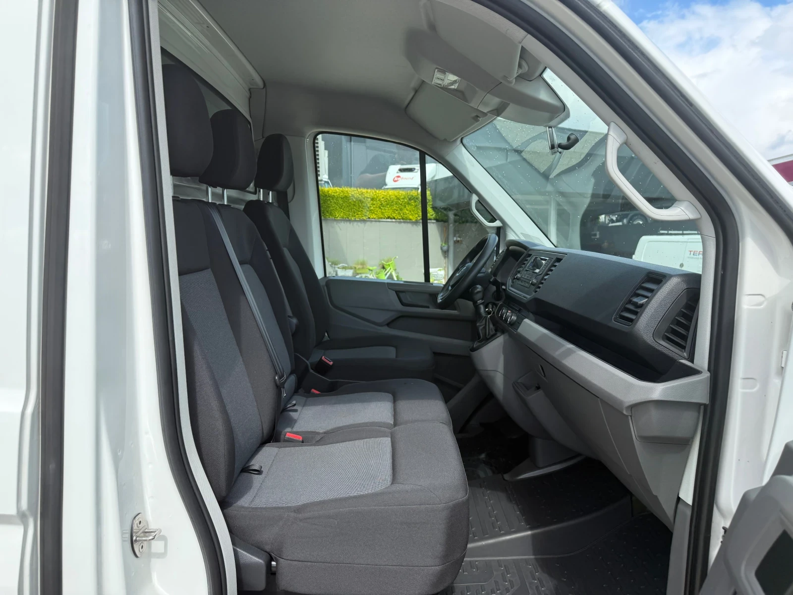 VW Crafter 2.0TDI 177к.с. 4.80м. 3-щори Клима Euro 6b - изображение 10