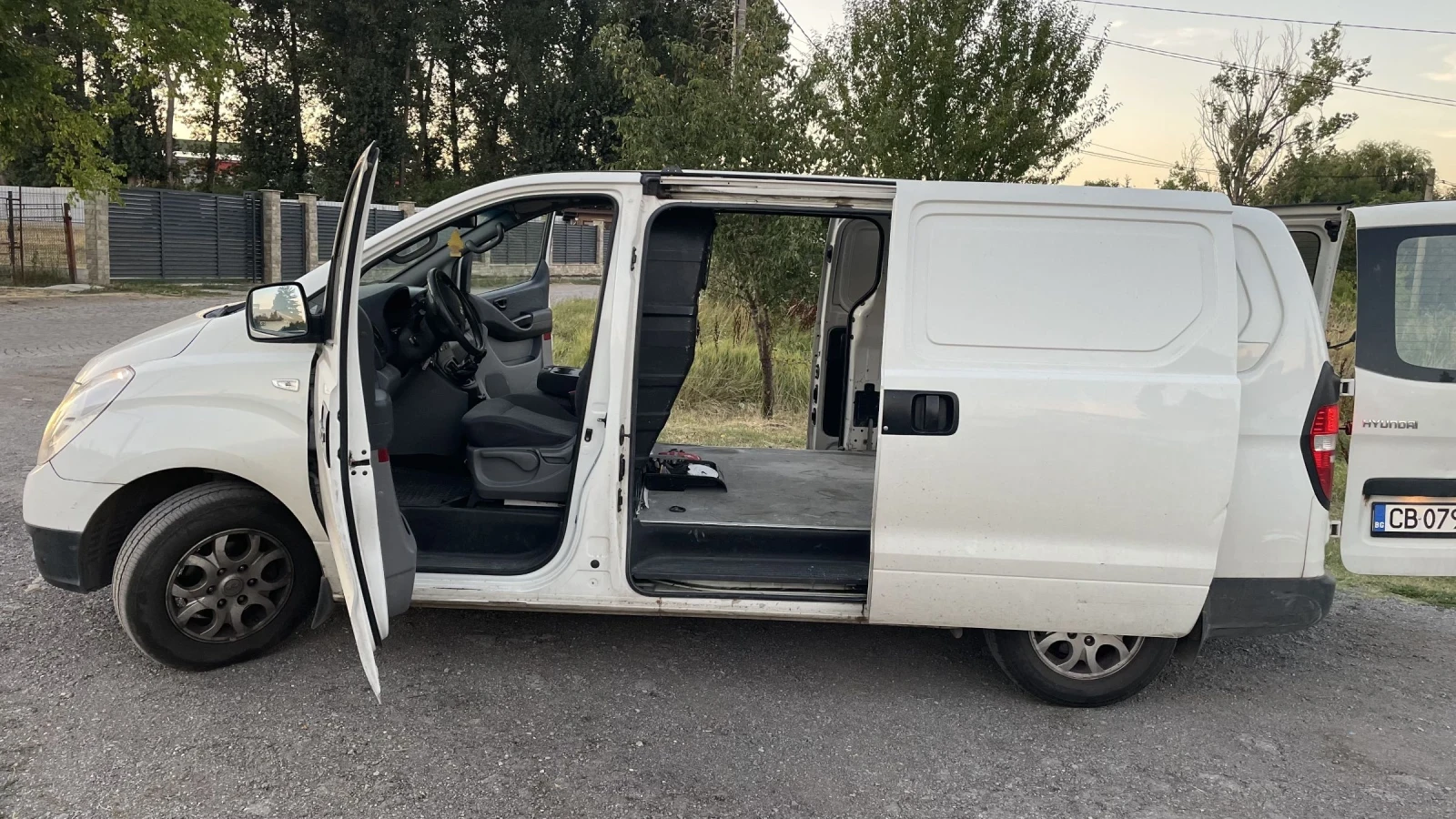 Hyundai H1 2.5crdi, снимка 9 - Бусове и автобуси - 54231327